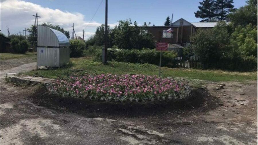 В Тюменской области мусор заменили цветами